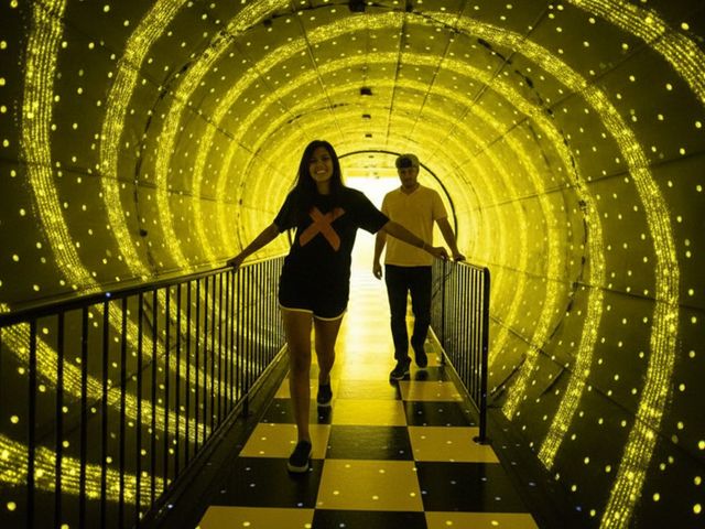 Muzeum Iluzji w Mielnie – Tunel Vortex ze świetlnymi punktami